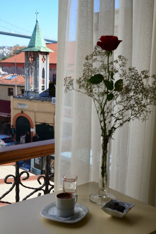 The House Next To Rezervasyon