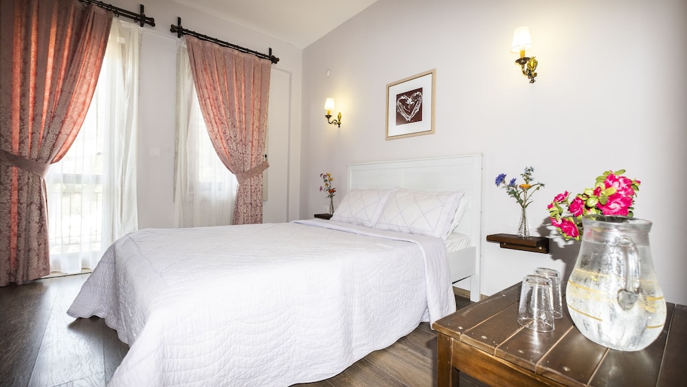Karaburun Konak Hotel Rezervasyon