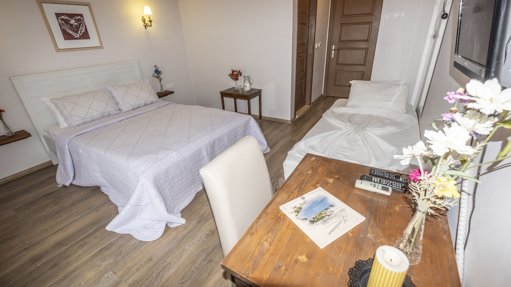 Karaburun Konak Hotel Rezervasyon