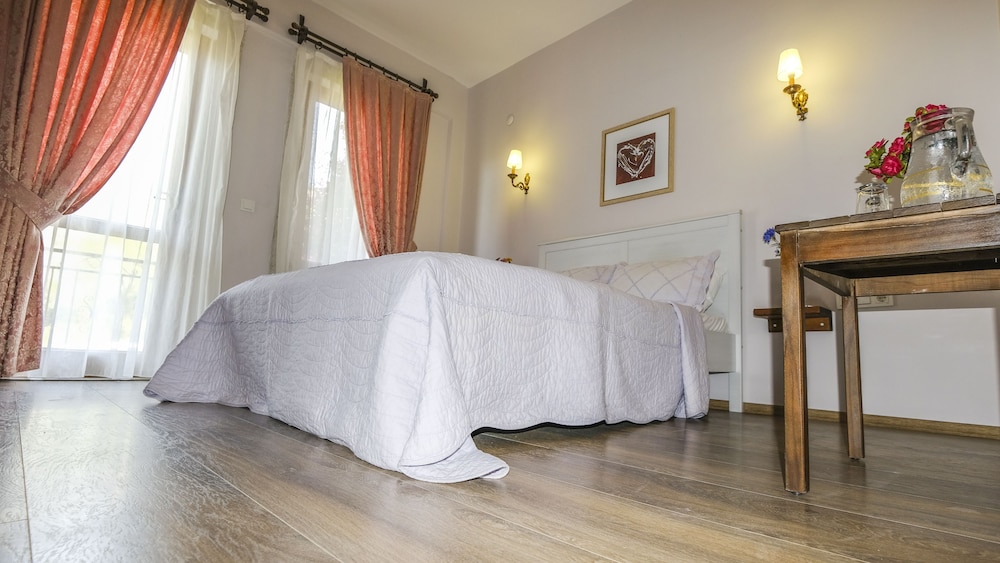 Karaburun Konak Hotel Rezervasyon
