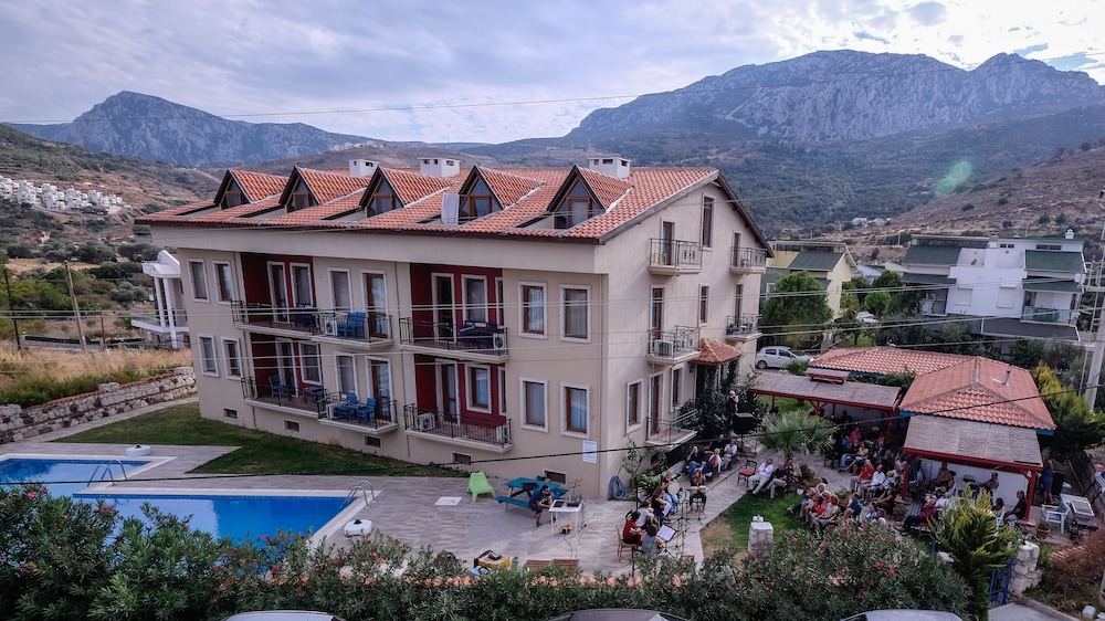 Karaburun Konak Hotel Rezervasyon