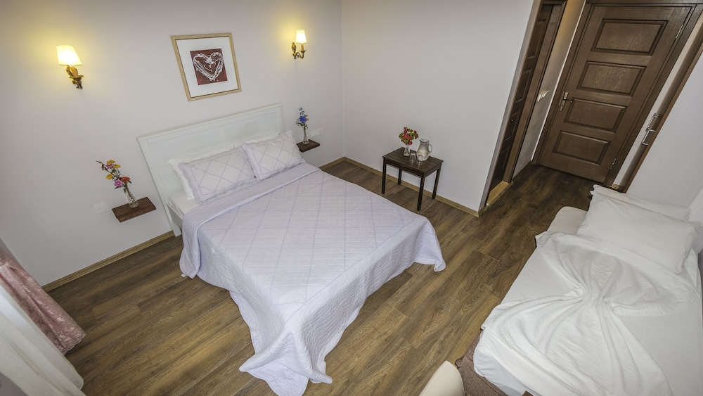 Karaburun Konak Hotel Rezervasyon