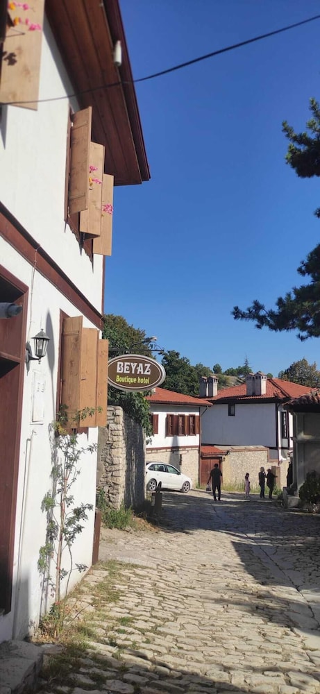 White House Beyaz Konak Rezervasyon