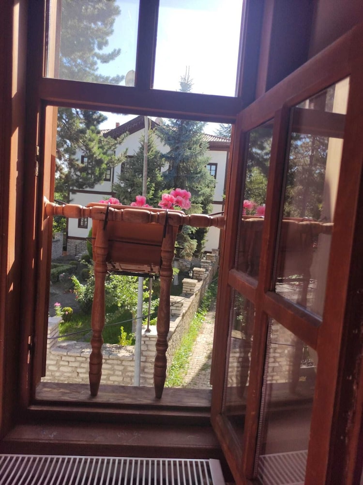 White House Beyaz Konak Rezervasyon