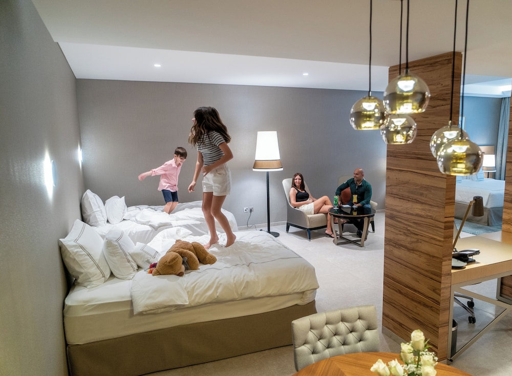 Grand Cosmopolitan Hotel Rezervasyon