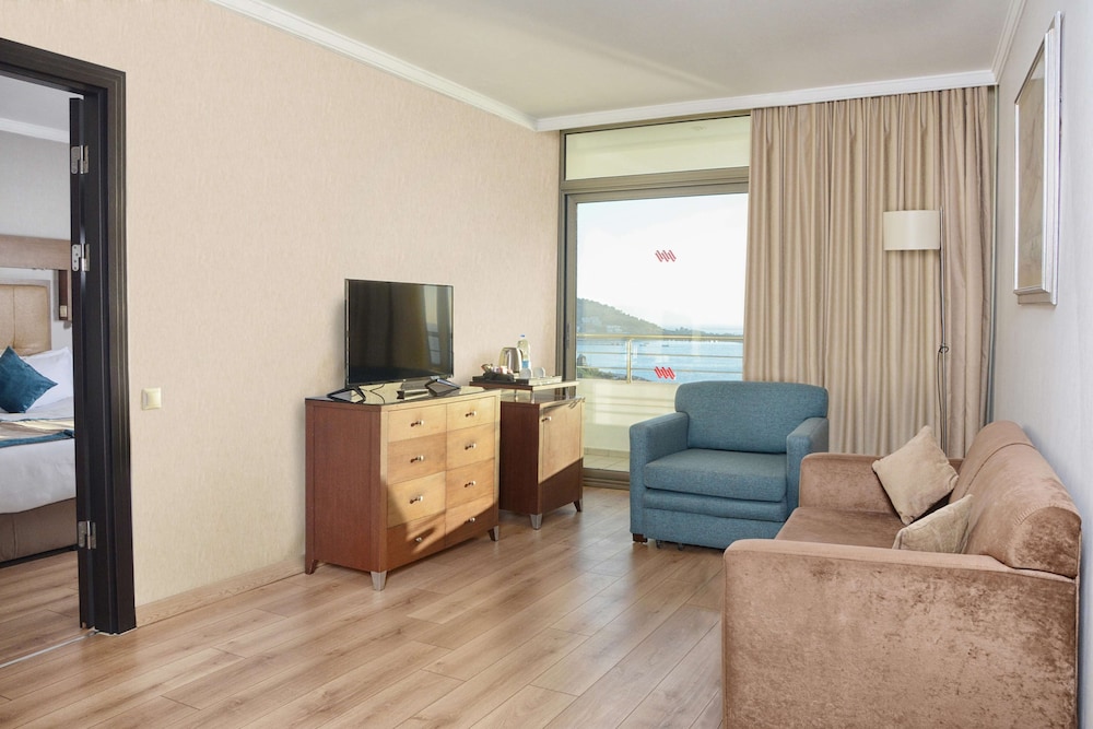 Korumar Hotel De Luxe Rezervasyon