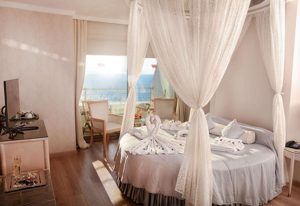 Korumar Hotel De Luxe Rezervasyon