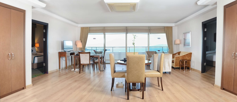 Korumar Hotel De Luxe Rezervasyon