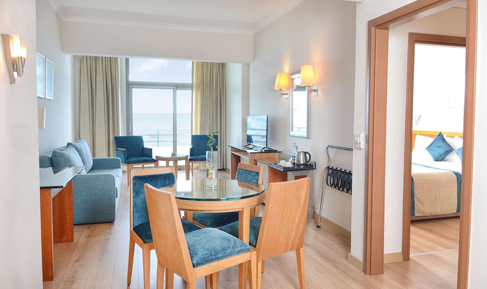 Korumar Hotel De Luxe Rezervasyon