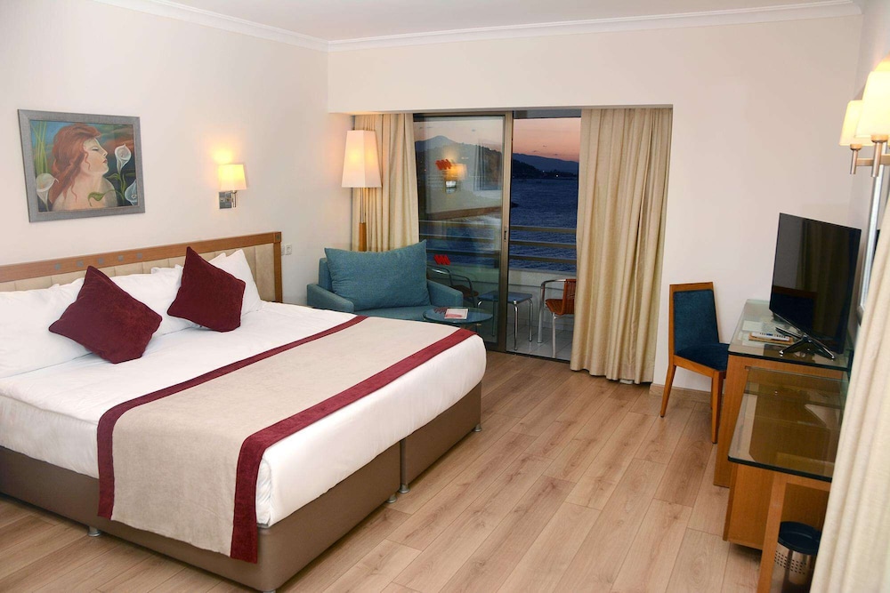 Korumar Hotel De Luxe Rezervasyon