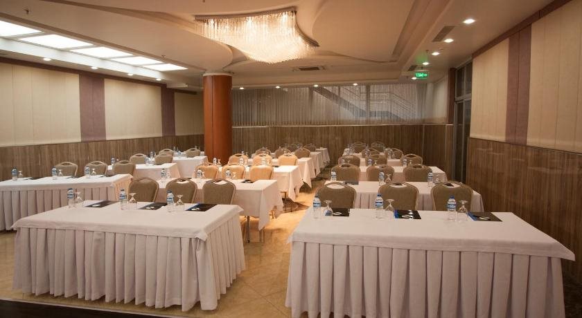 Forum Suite Hotel Rezervasyon