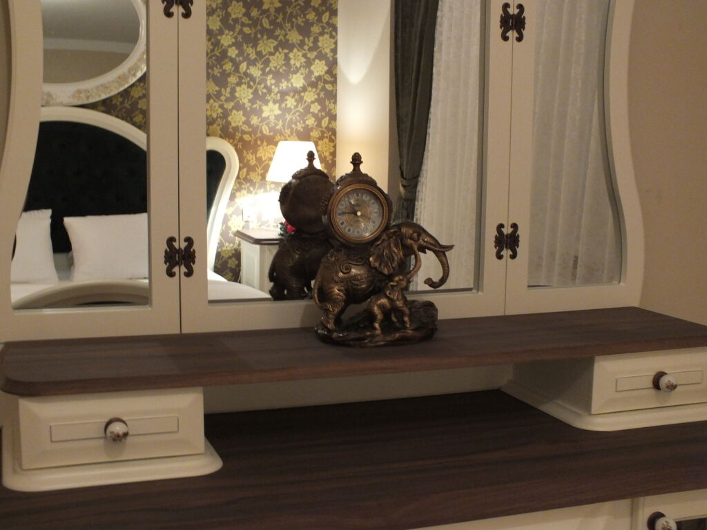 Real King Suit Hotel Rezervasyon