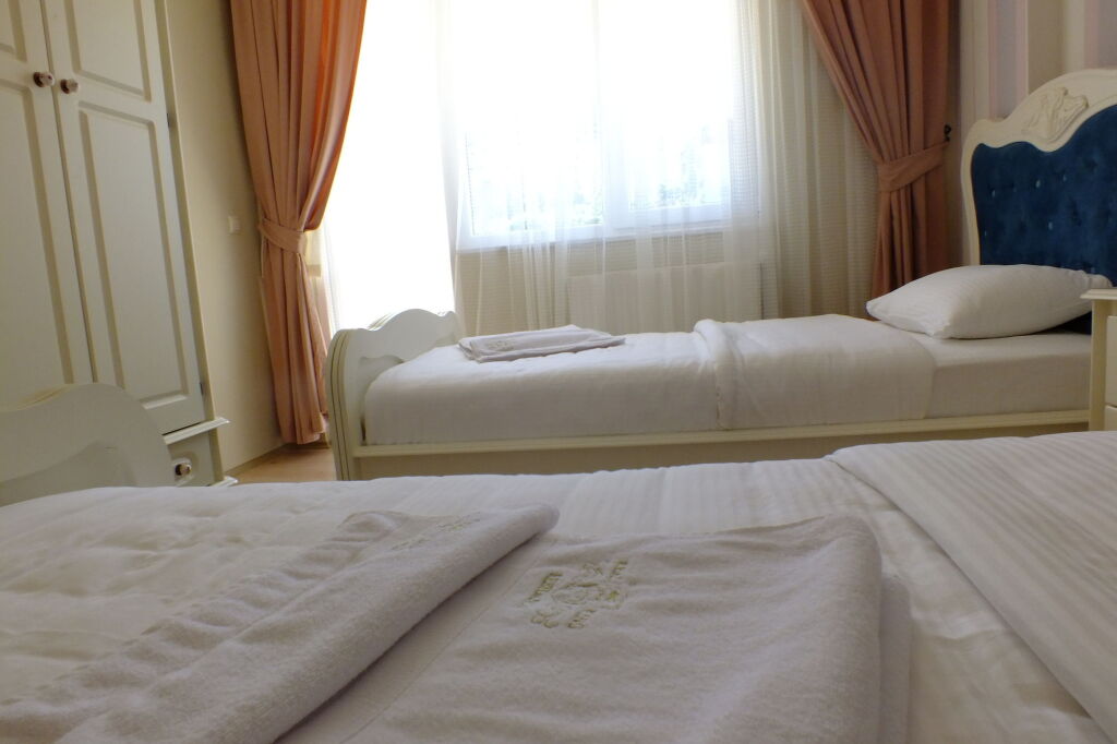 Real King Suit Hotel Rezervasyon