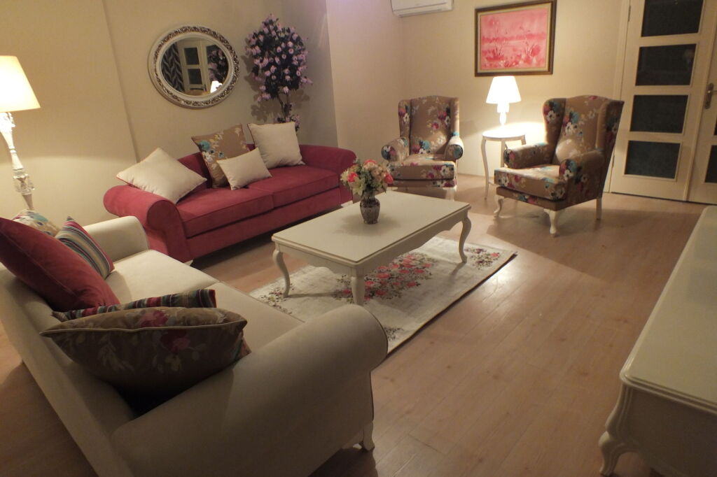 Real King Suit Hotel Rezervasyon