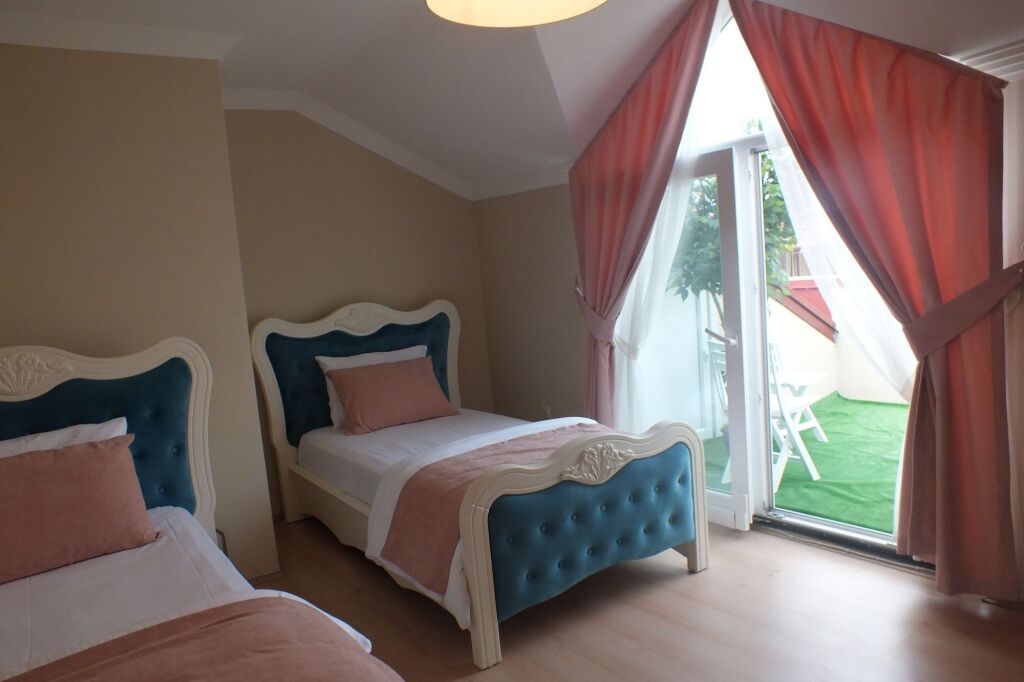 Real King Suit Hotel Rezervasyon