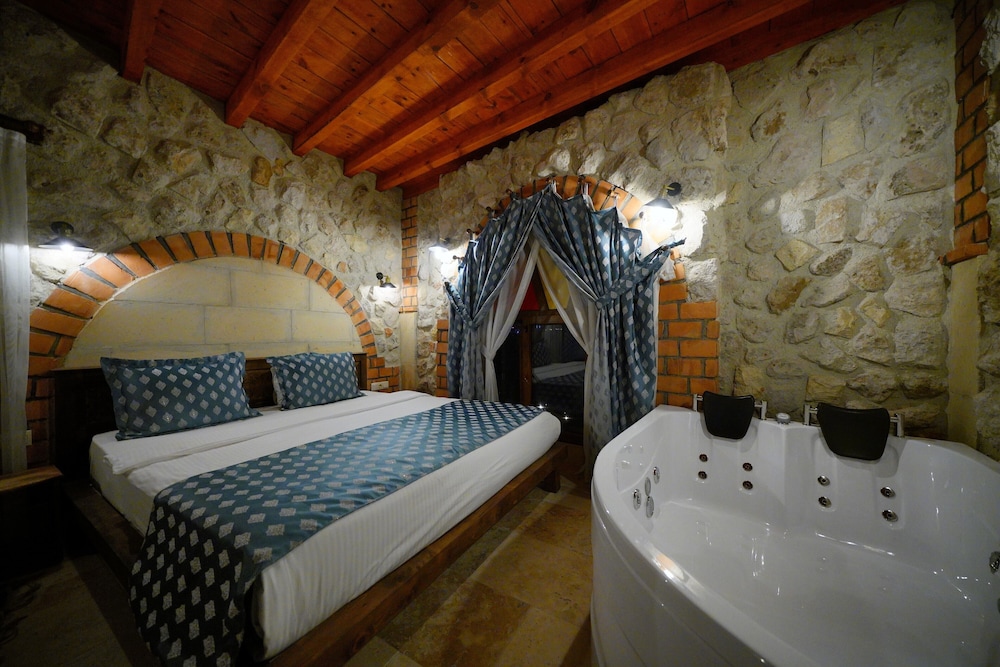 Nar Cave House Rezervasyon