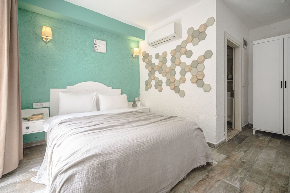 Sandal Alacati Rezervasyon