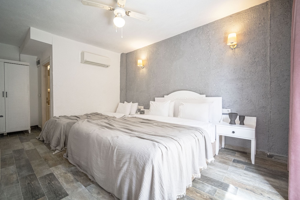 Sandal Alacati Rezervasyon