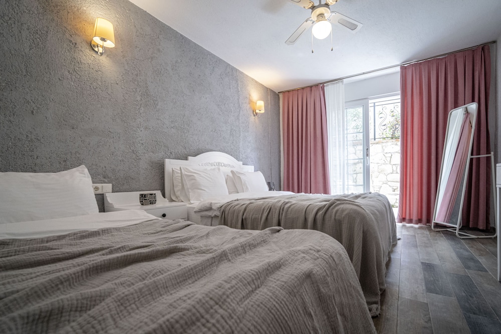 Sandal Alacati Rezervasyon