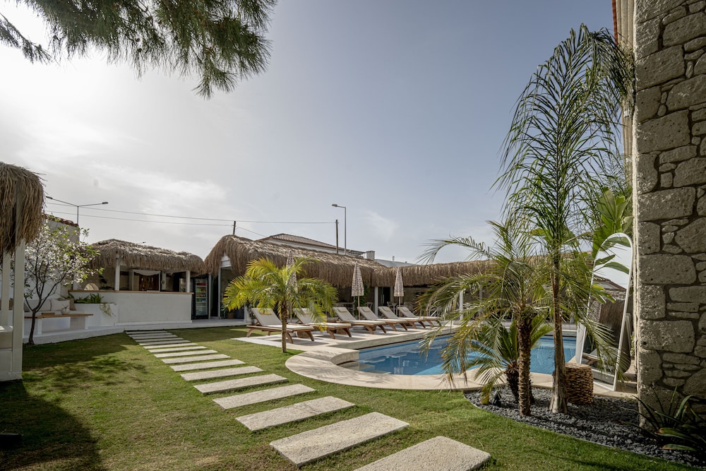 Sandal Alacati Rezervasyon