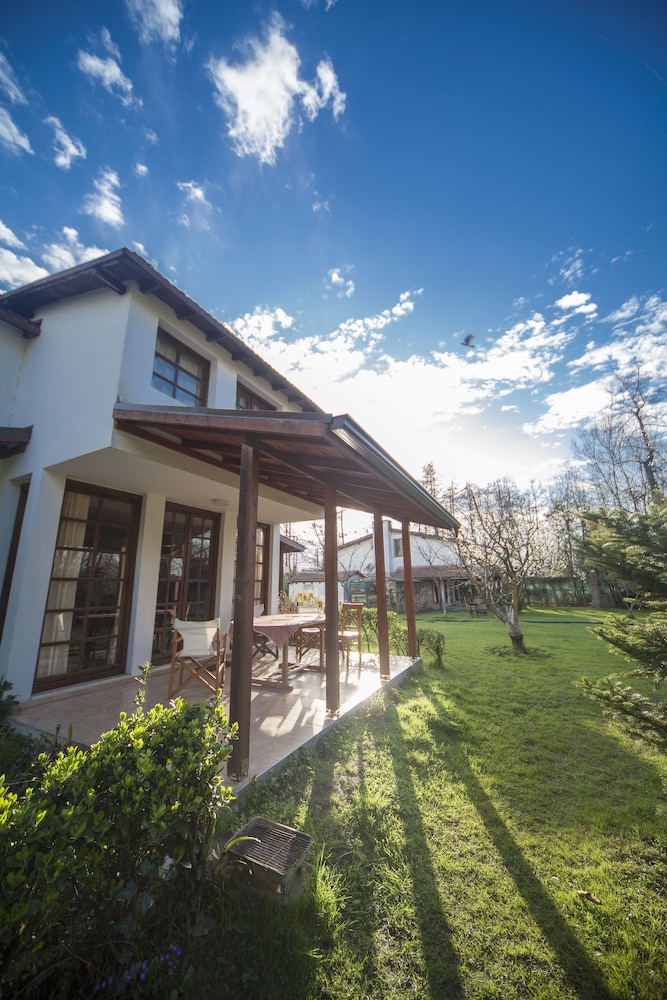 Beta Home Lake House Rezervasyon