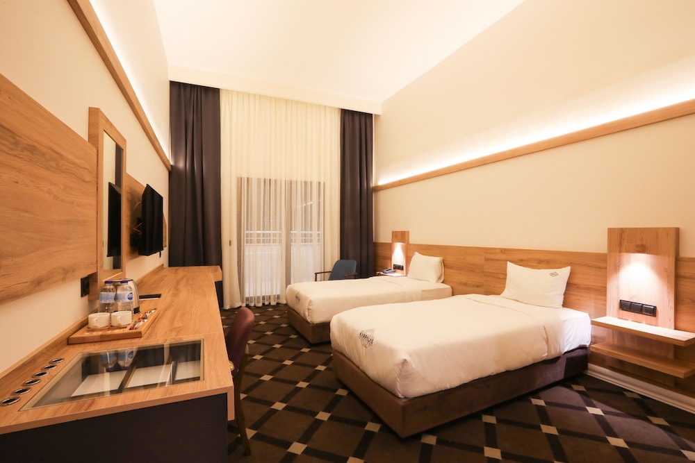 Karpalas City Hotel Rezervasyon