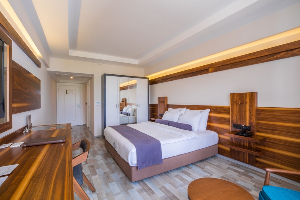 Karpalas City Hotel Rezervasyon