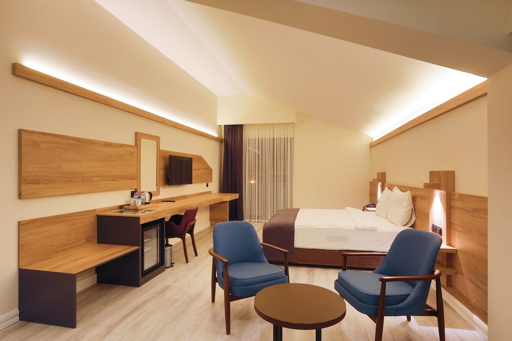 Karpalas City Hotel Rezervasyon