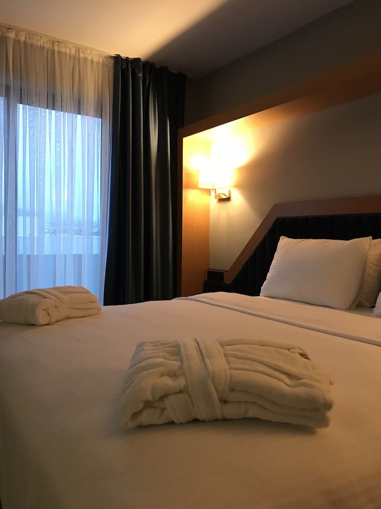 Roof 264 Hotel and Suites Rezervasyon