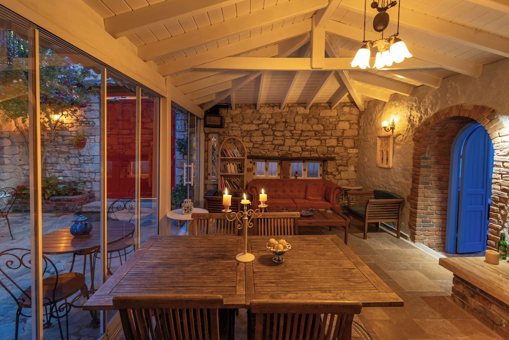 Alacati Eski Ev Hotel Rezervasyon