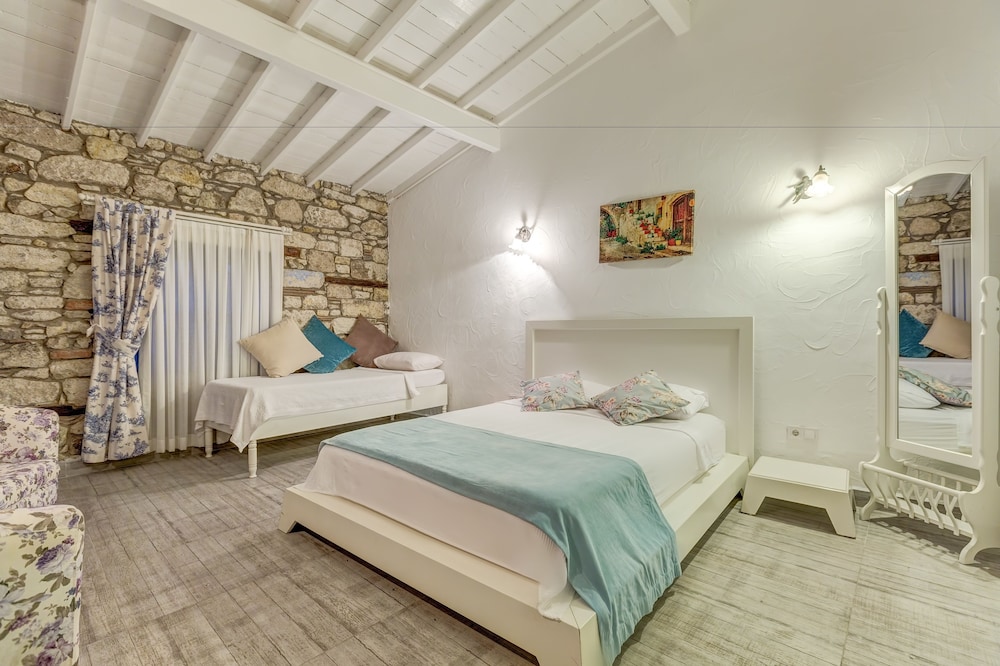 Alacati Eski Ev Hotel Rezervasyon